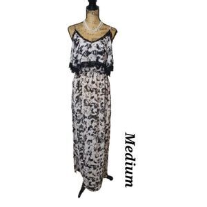 Women's Black & White Floral Maxi M Sleeveless Lace Trim Cottagecore